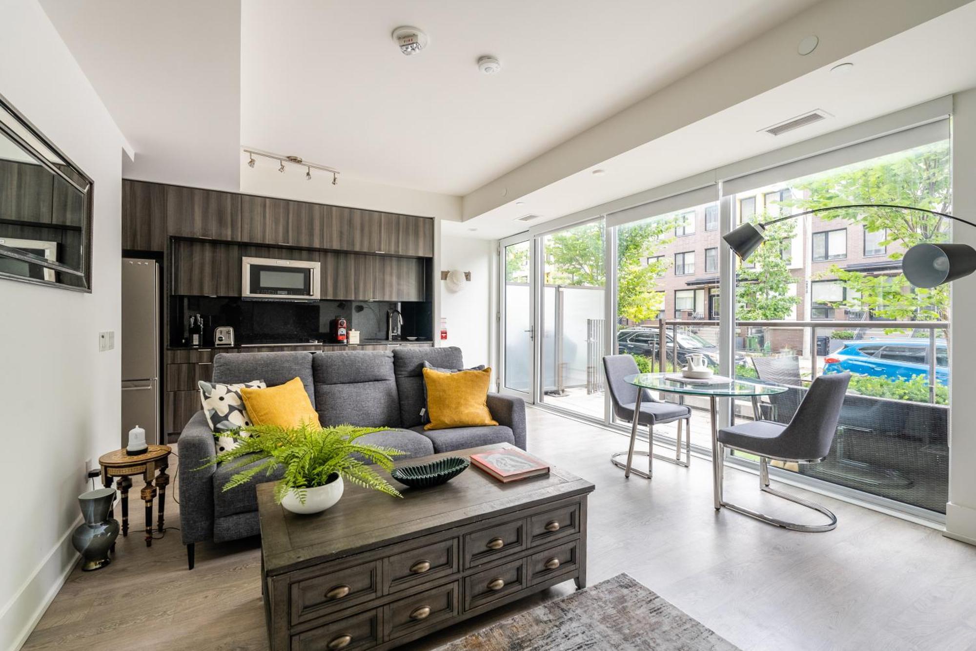 Spacious Corner Apartment Downtown Toronto Exterior photo