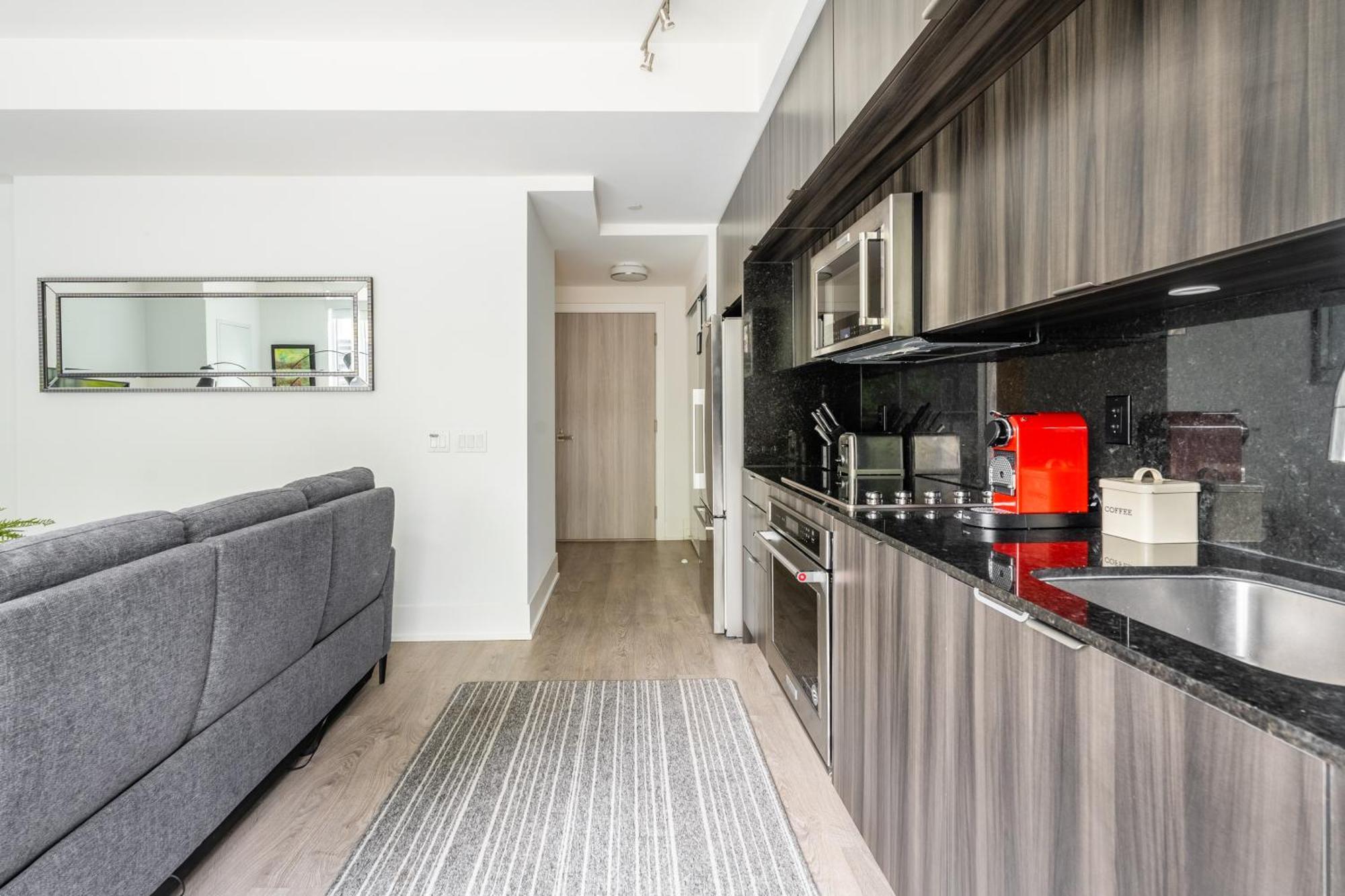 Spacious Corner Apartment Downtown Toronto Exterior photo