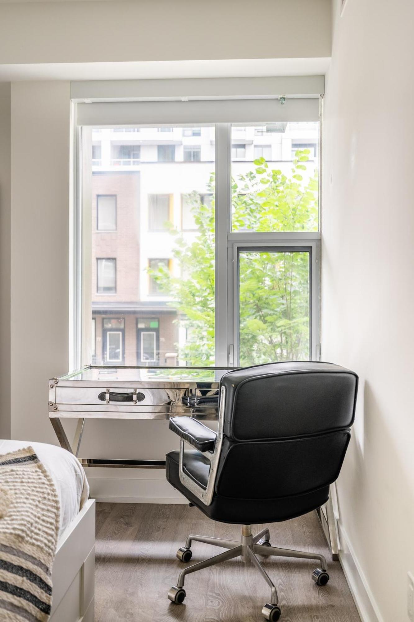 Spacious Corner Apartment Downtown Toronto Exterior photo