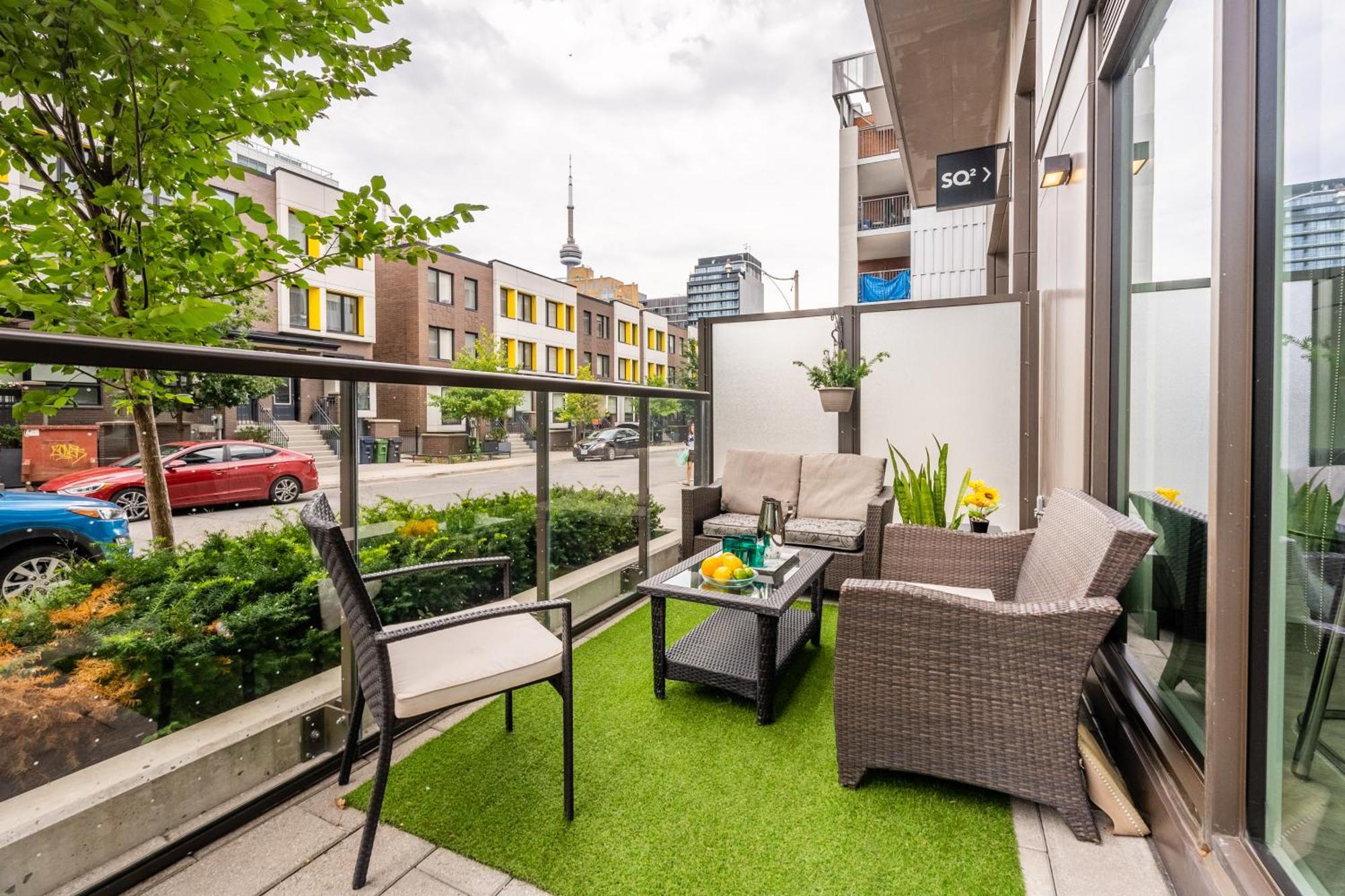 Spacious Corner Apartment Downtown Toronto Exterior photo