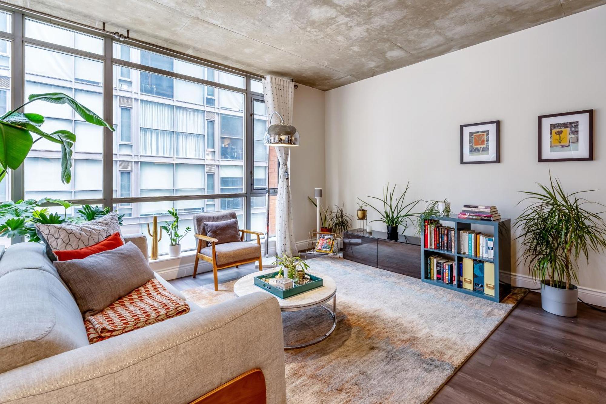 Spacious Corner Apartment Downtown Toronto Exterior photo